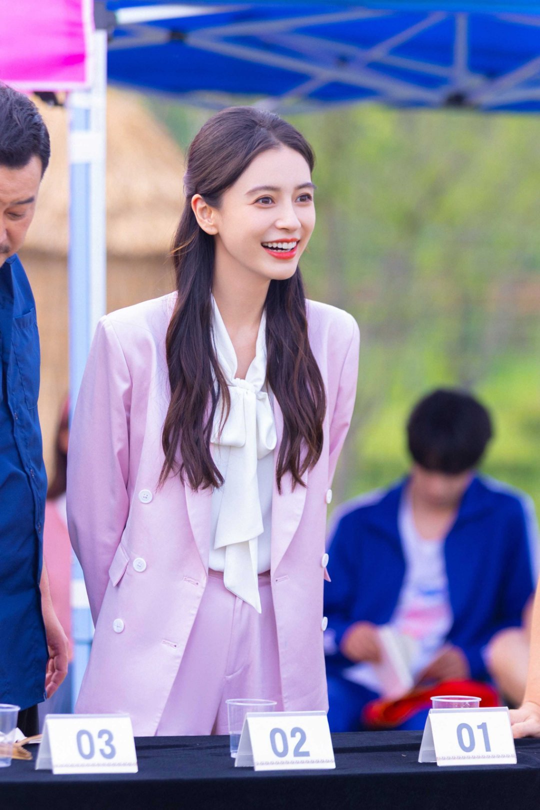 angelababy angelababy 玫瑰可以是浪漫的定义词 但自从遇见你