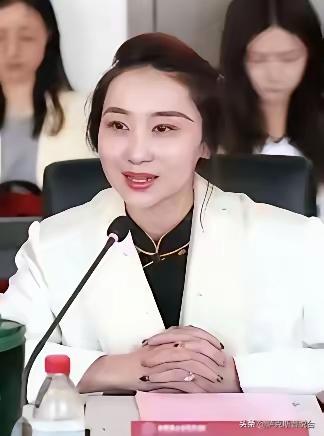 裴轶被北理工解聘这事，真的给所有高校课堂言论边界敲了个响警钟。
这门还没正式开的