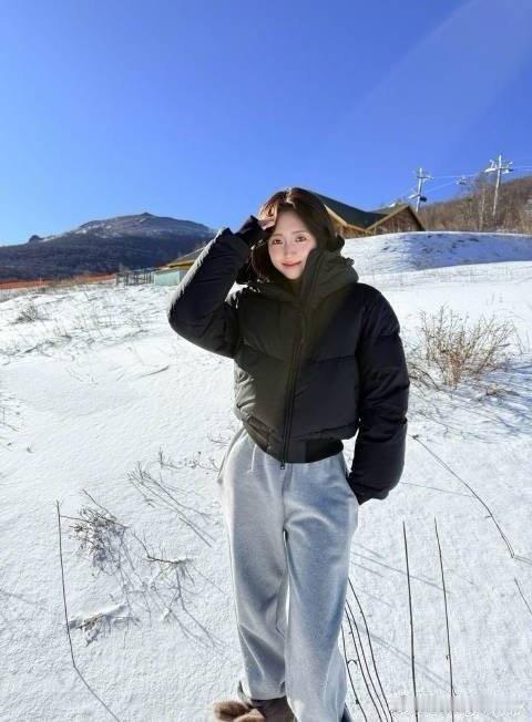 邢菲聪明勇敢有灵气 邢菲的灵气是藏不住的，玩游戏有梗又敢闯，思路清晰行动果断。这