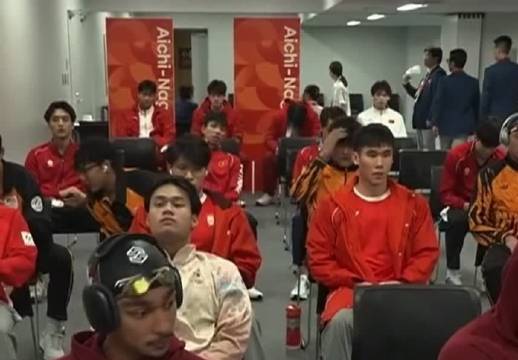 #何乐不纬[超话]#这俩说啥呢