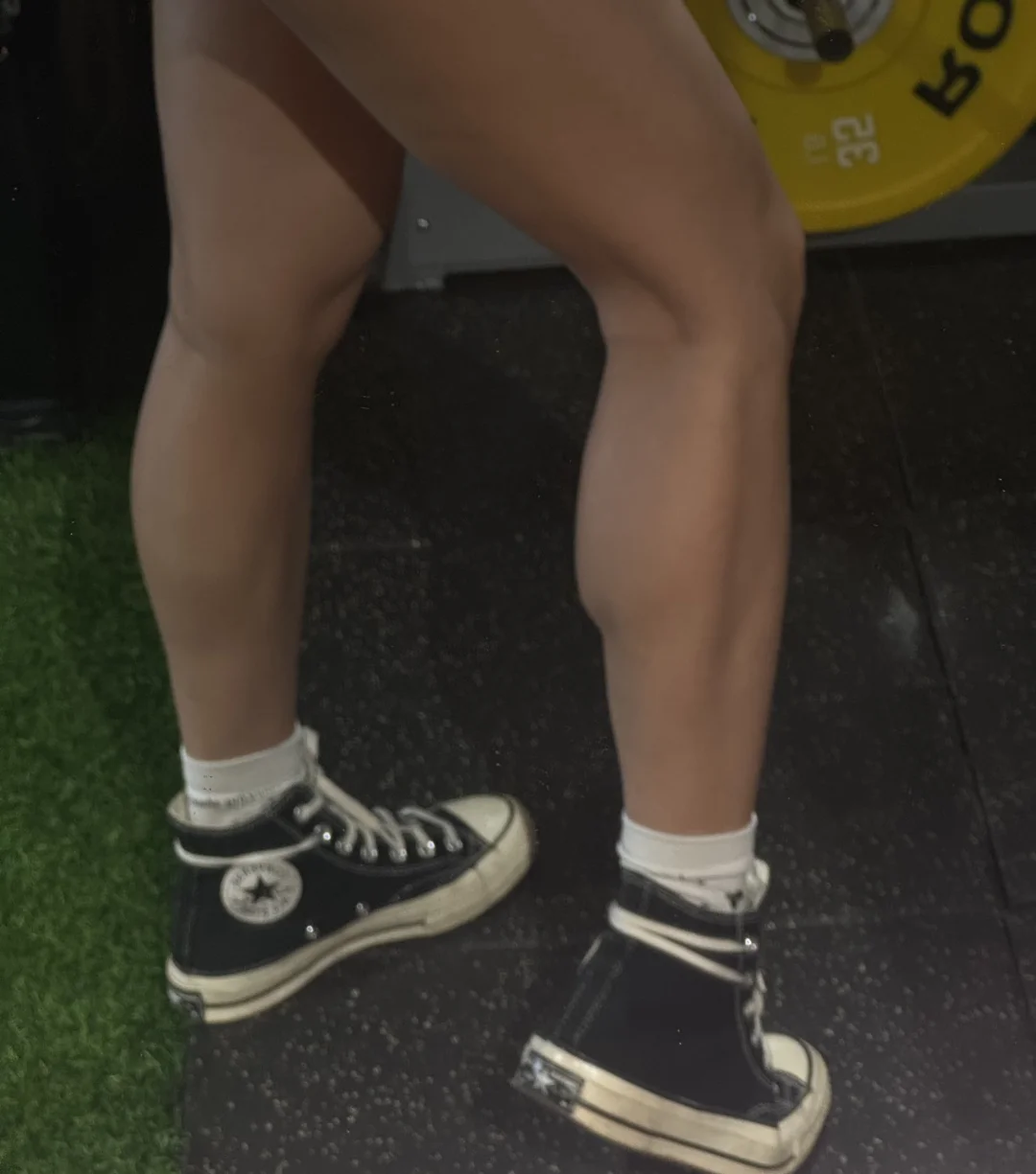 摆脱，哪个女生的腿像这样呀