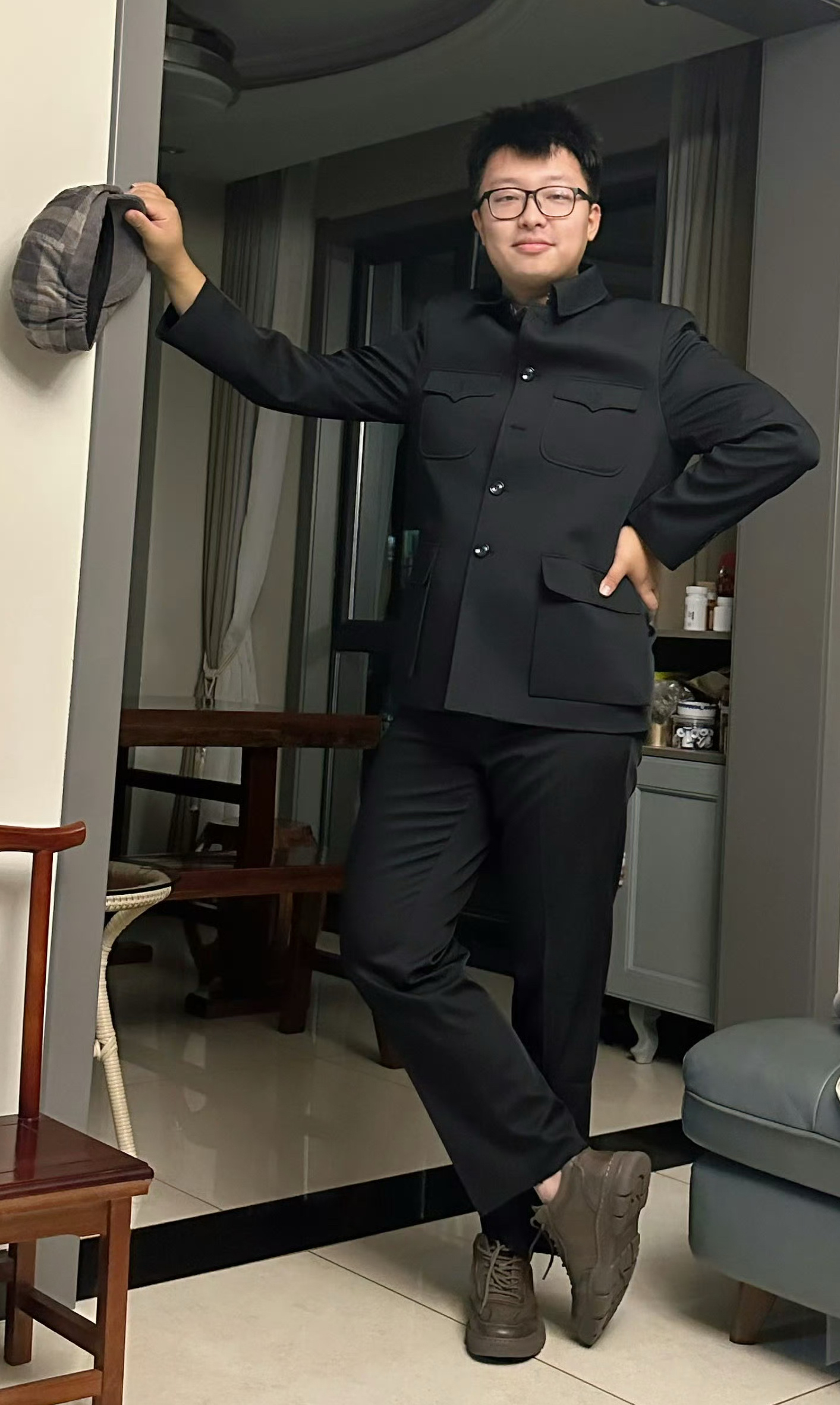 今年的古德伍德复兴，还是这一套，不过胸口换成了东方金龙。 ​​​