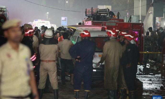 根据监控视频，装有爆炸装置的汽车在事发地附近的停车场停留了约3个小时。视频显示，