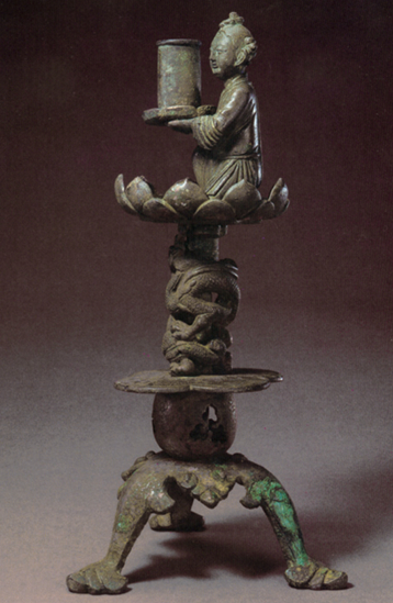 辽上京遗址出土的受罗马风格影响的女仆托盘铜烛台 