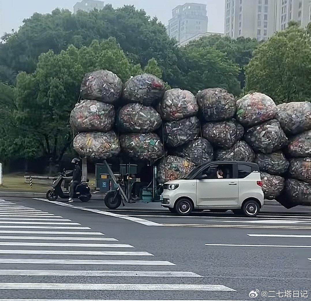 觉得压力大的看看这辆三轮车 