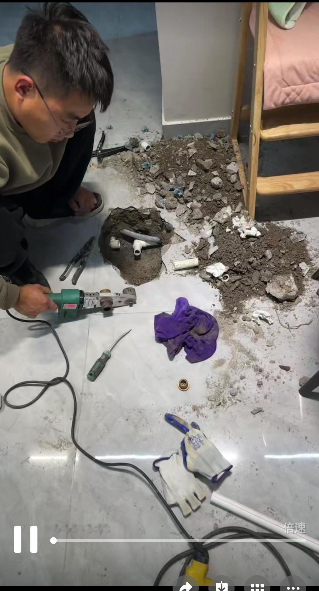 买房子就像赌博，虽然社会禁赌，但这个赌博好像不在禁赌之列！
    新房子住了一