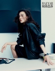 宋佳真诚自我芭莎十二月刊封面出图，妆造简约大气，复古质感拍摄，尽显松弛格调~ 