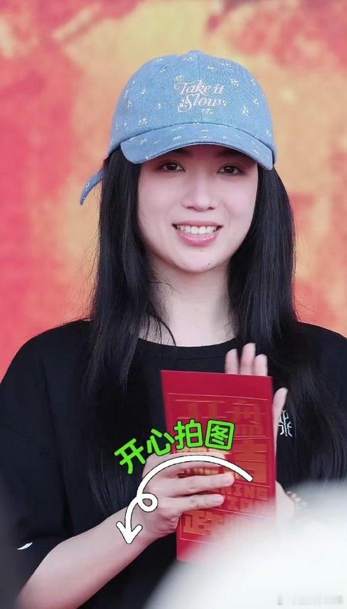 代露娃开盘开机照 《开盘》全阵容官宣，代露娃开机照，无缝进组好好搞事业~代露娃开