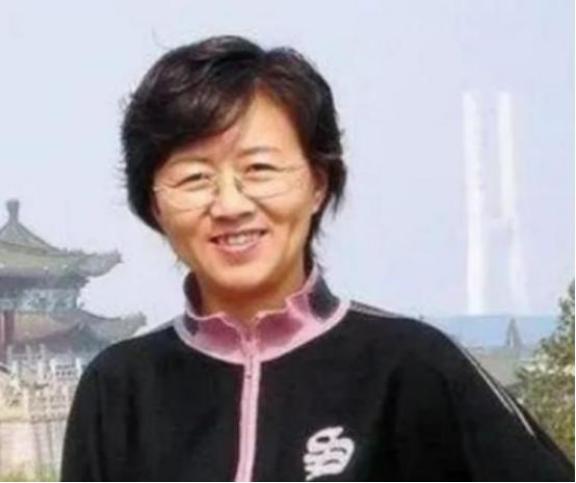 美国慌了，中国出了一位比导弹还可怕的女人！谁能想到，中国的东风17导弹出自她之手