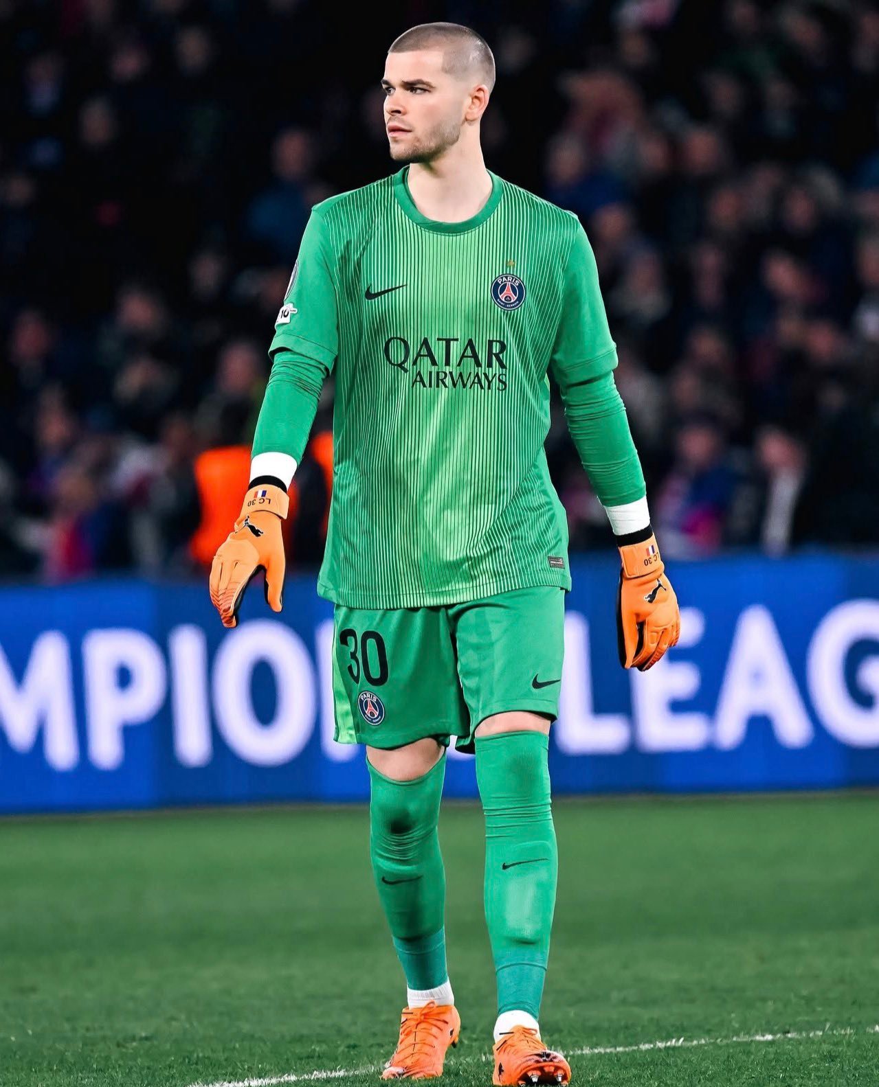 法国球迷俱乐部  🚨🎖️ | 卢卡斯·舍瓦利耶因脚踝伤势尚未完全康复，缺席了