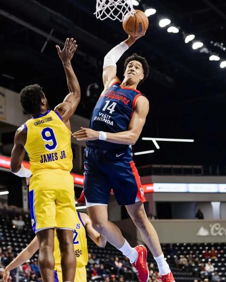 快船到底怎么回事？年年都被伤病折腾。22岁的中锋尼德豪泽伤了，赛季报销！

当时