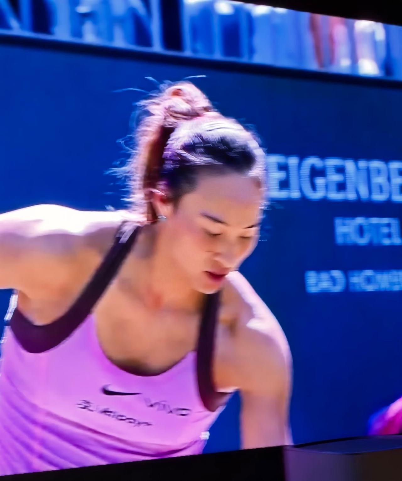 郑钦文又输球了，WTA500巴特洪堡站1-2不敌陶森。
今年的郑钦文输球已经成了