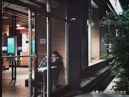 24小时营业的麦当劳，不点东西，单纯在那里呆着过夜，OK不OK，不会像有些地方，