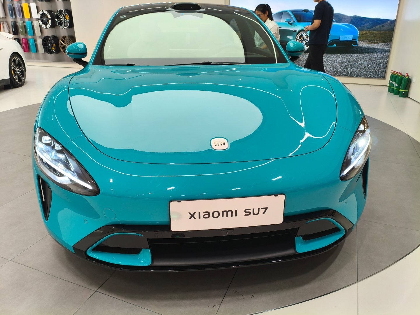 振宇说车[超话] 小米SU 7 Max烟台大悦城实拍，尾翼真帅真运动。  ​​​