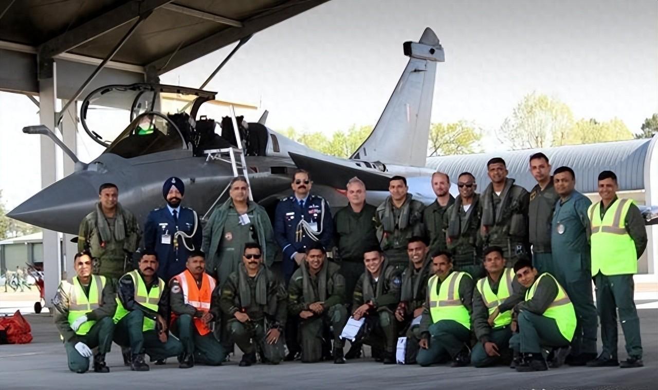 *很多人没意识到，今年印巴那场空战，印度输得有多彻底——被巴基斯坦的歼-10C打