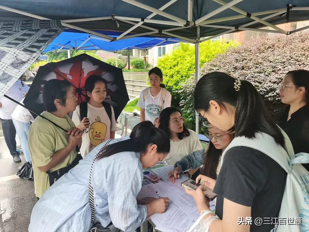 叙州区高新综合高中、叙州区高场职校感谢社会各界的支持和鼓励！目前普高和职高都还有