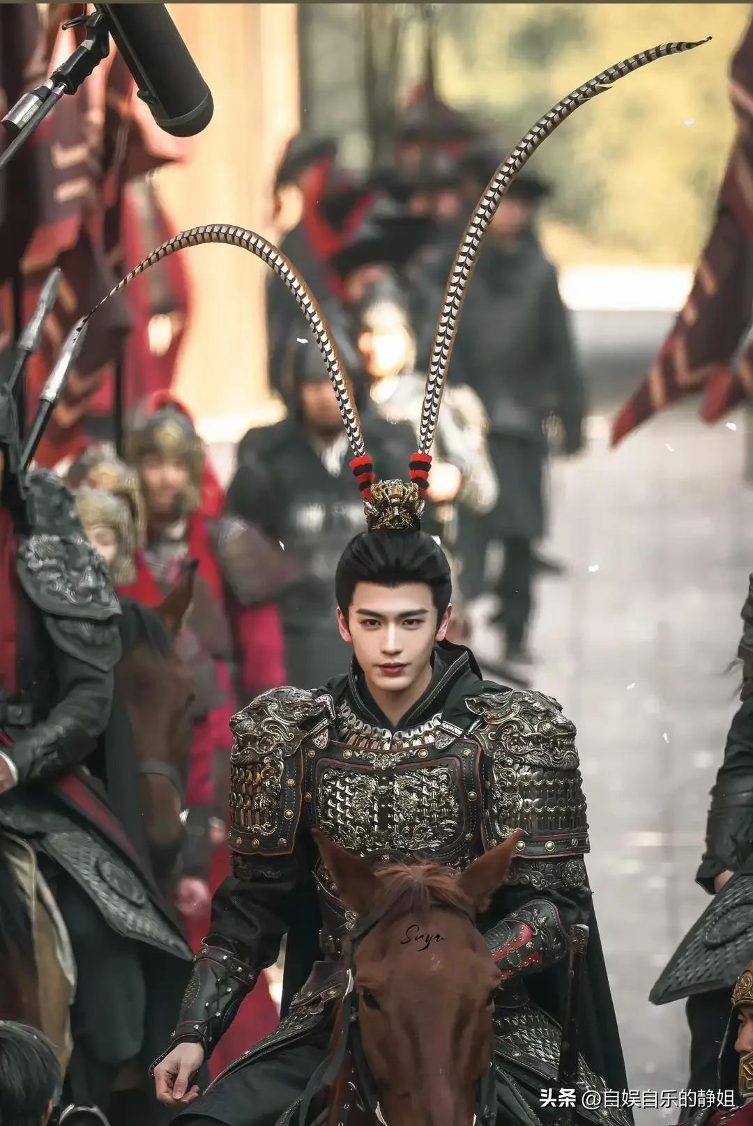 张凌赫看起来是真的火了，火得都已经引起了汪海林的注意了。

向来是肖战头号黑粉的