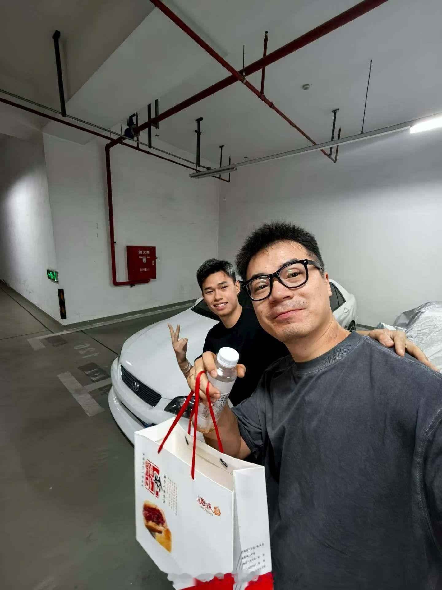 好兄弟远道而来，必须让他感受一下1999年老凌志的韵味 