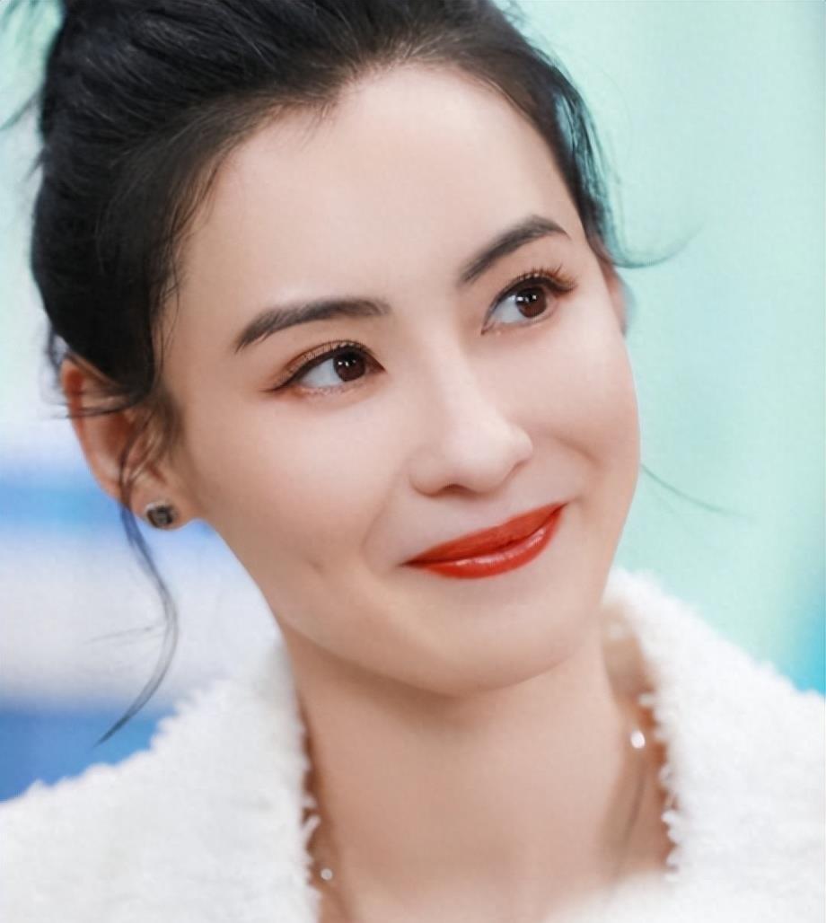 十四年了。
房子的事还没完。
一个女人，还在为四千万元挣扎。
都说她拿天价抚养费