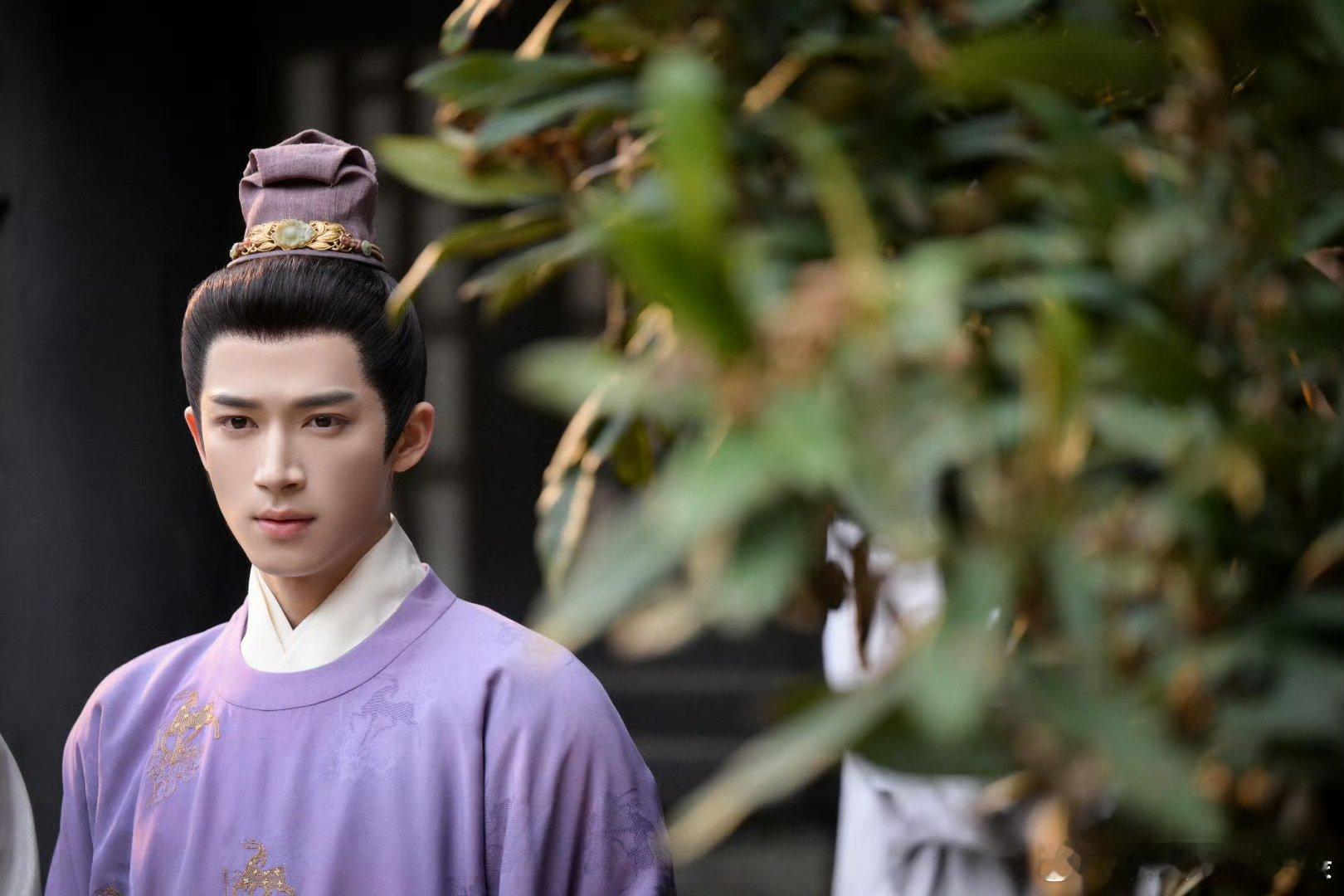 王星越五福临门片场记录  看王星越在《电视剧五福临门》的片场，和大家一起庆祝杀青