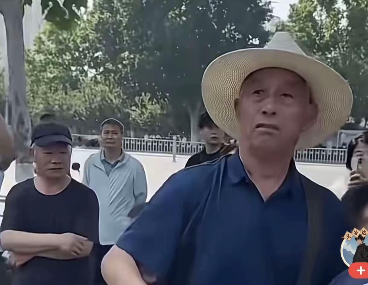大爷急了，因为没有办山姆会员，被人家拦住不让进！在鲁地，竟然有让大爷发飙但无奈的