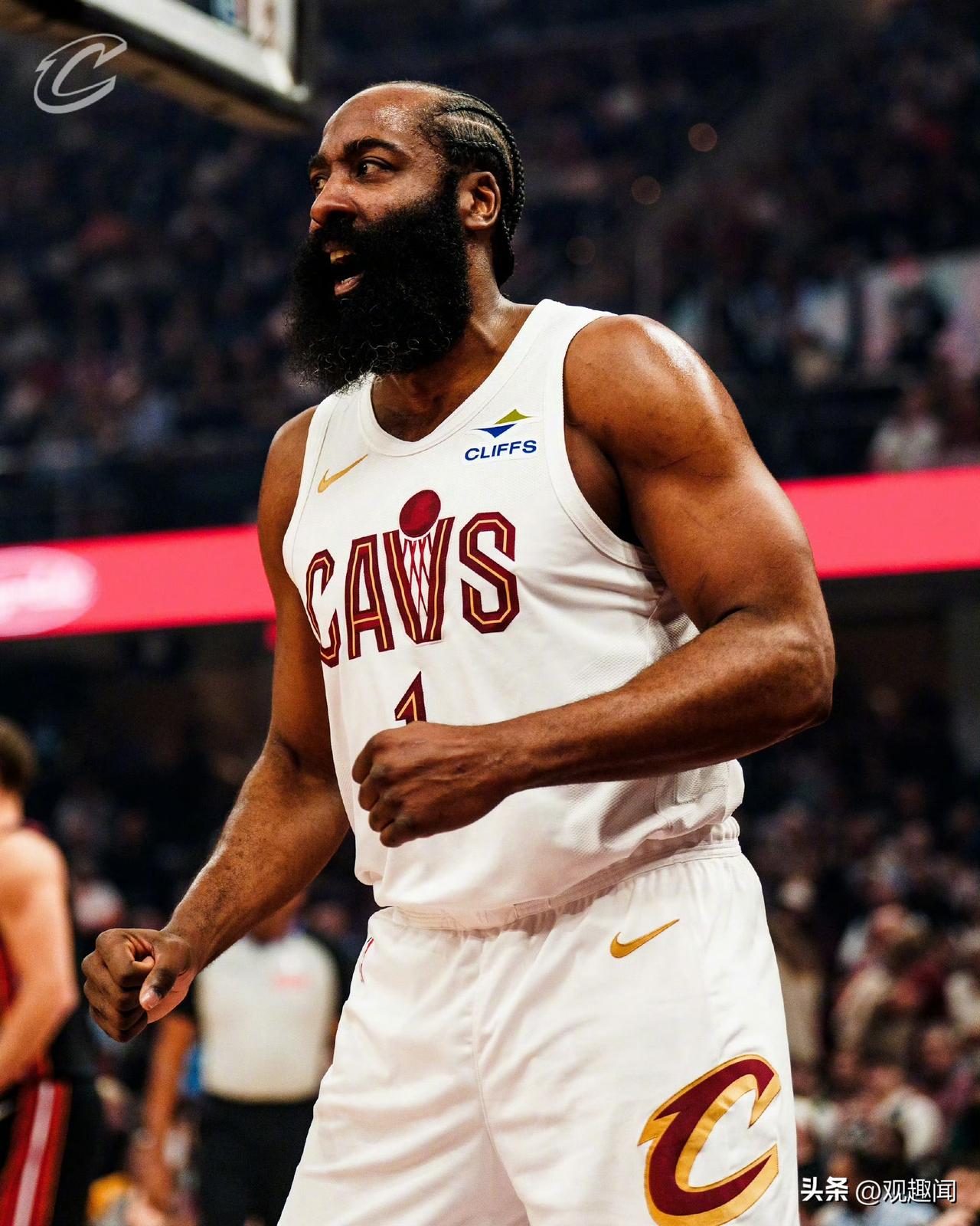 骑士不敌热火遗憾失利！
哈登今日背靠背出战43分钟，
拼下18分9篮板7助攻，几