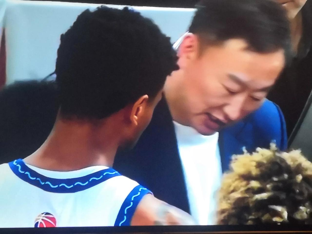 第一节结束青岛崂山啤酒的纯度比汾酒还大

山西汾酒队的太原主场氛围，在整个CBA