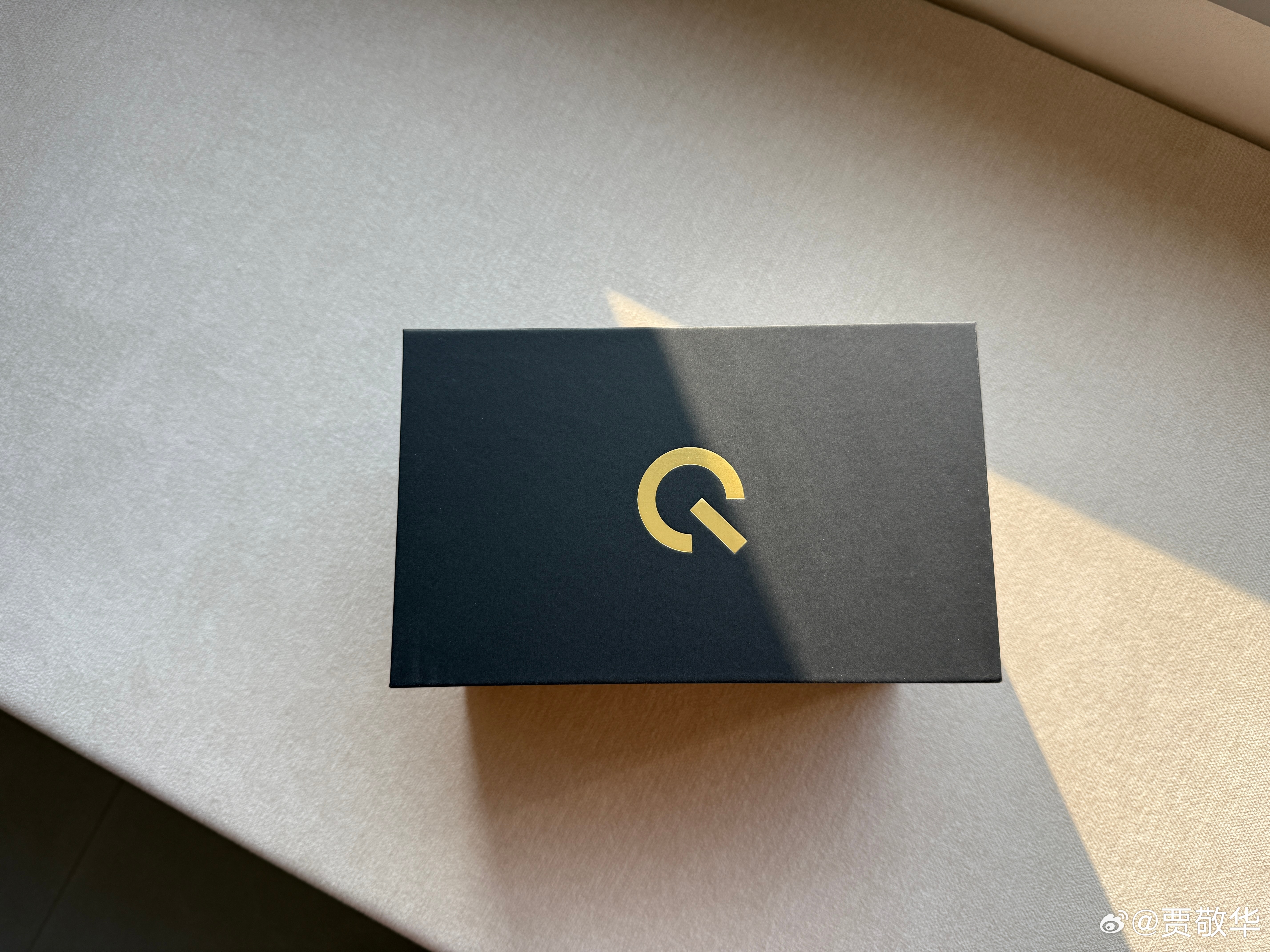 刚收到iQOO Neo11发布会的邀请函，一杯也超满足。看来，这款手机的硬件配置