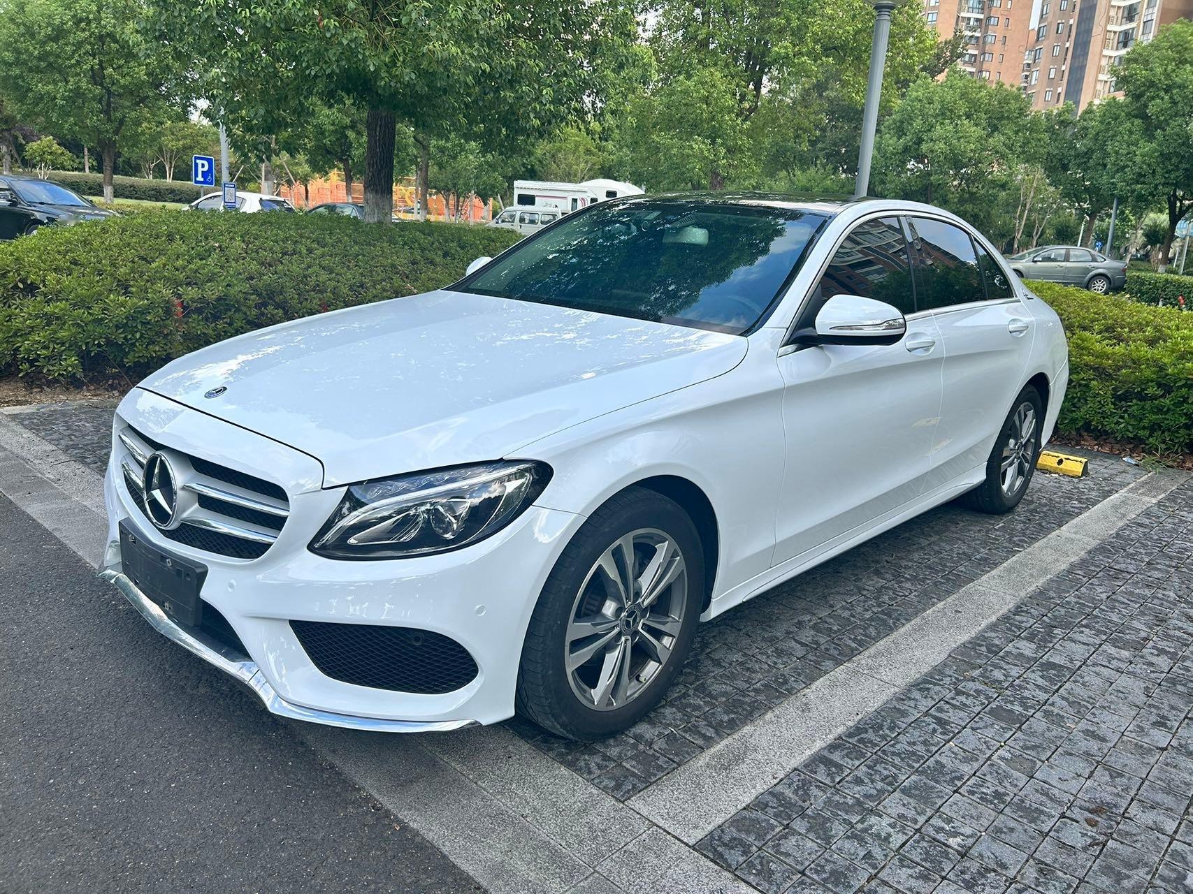 不到10万还要啥自行车，C200L带柏林，看方向盘就知道是小姐姐一手车… ​​​