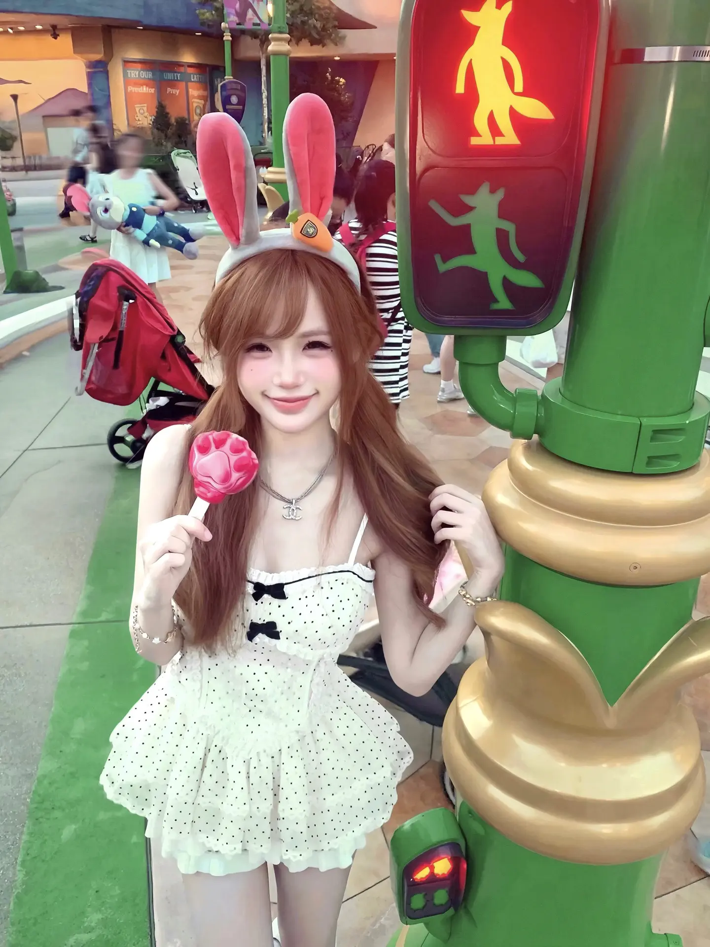 漂亮的脸太多了 所以我只想做幸福的小女孩