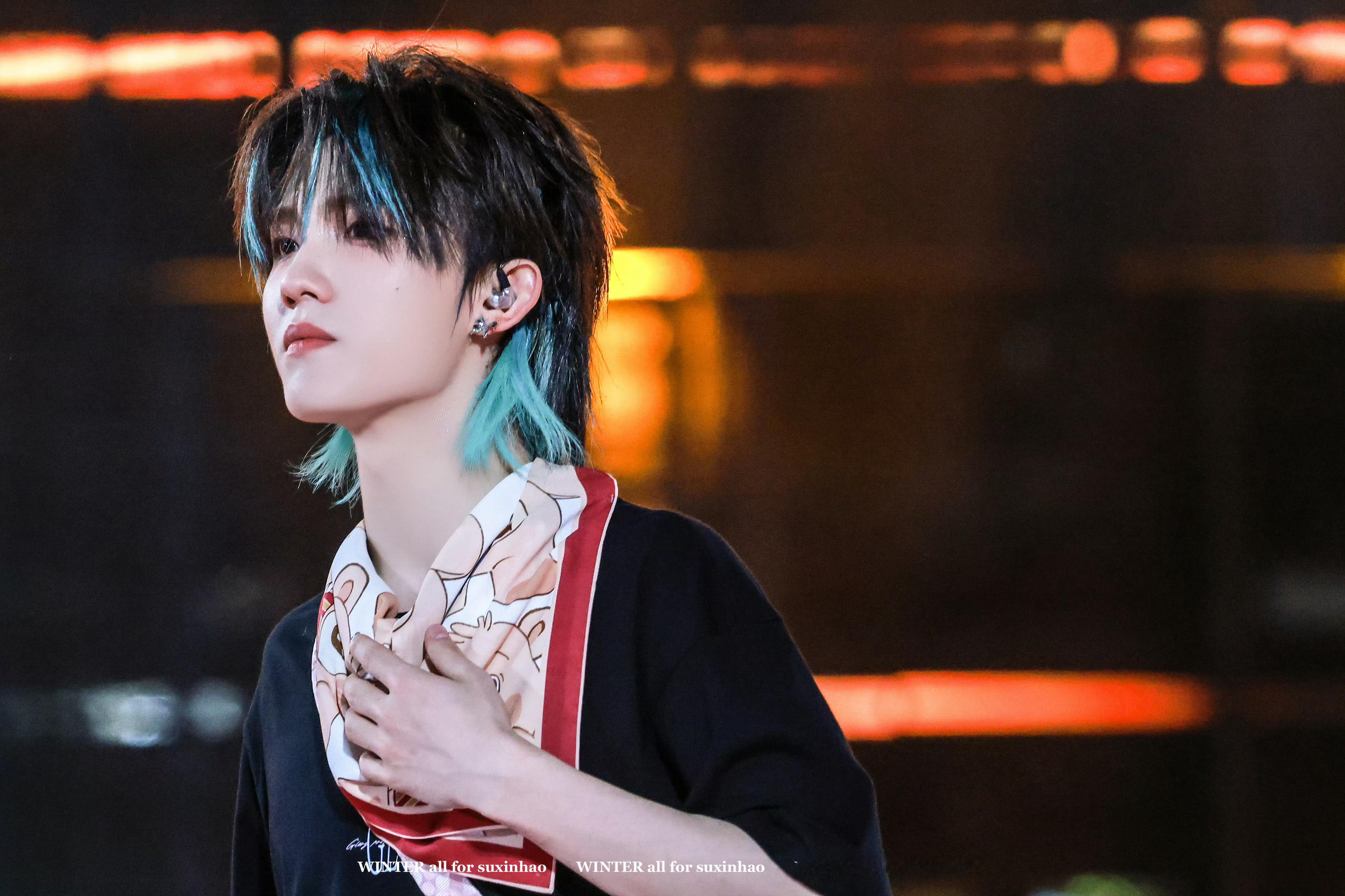 【苏新皓】苏新皓哭了 新音结束了，苏新皓不舍铲丝，眼睛掉小珍珠了，今天苏新皓舞台