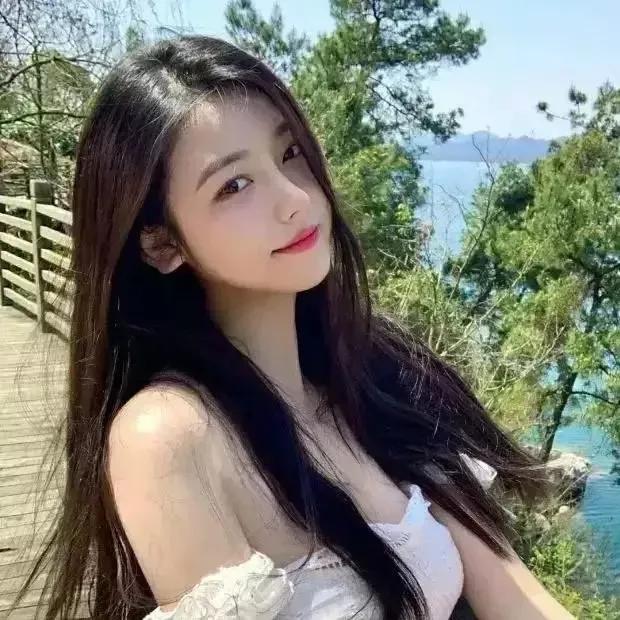 在海边漫步，感受阳光与海风的温柔拥抱🌊💙海边温柔风 晚间的海风很美 海边游玩