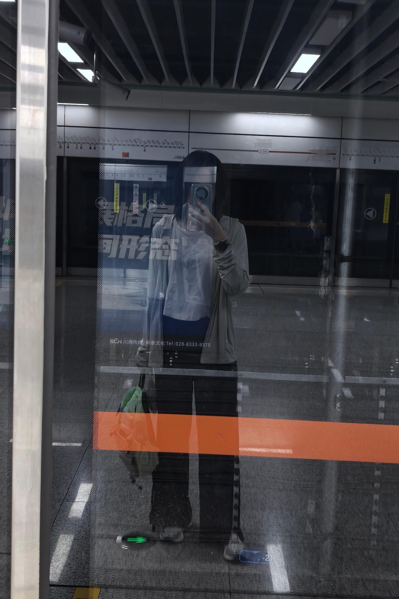 莫冘 早起不为上班，为爬山[加油] ​​​