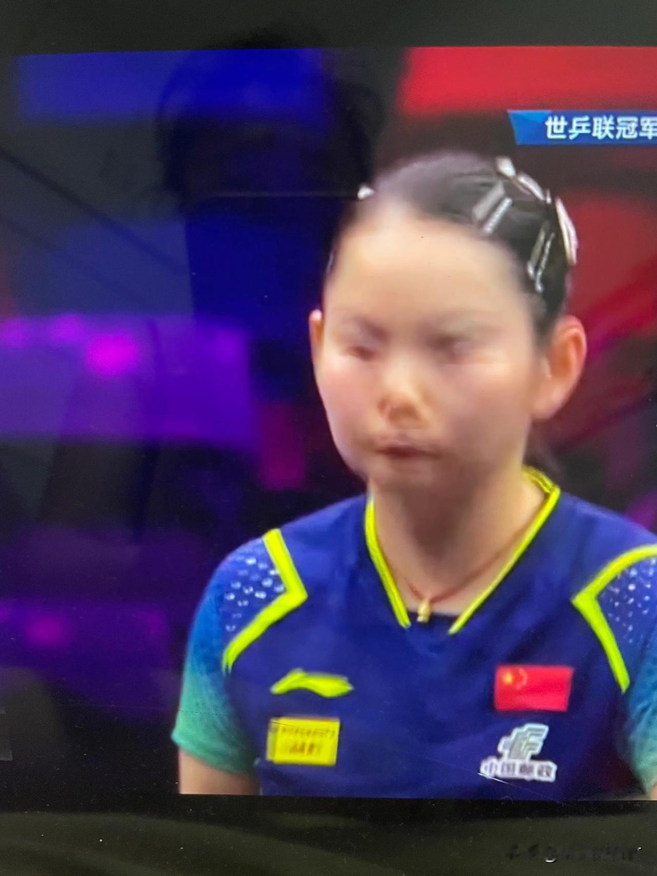 何卓佳3:1战胜埃及汉娜·高达晋级16强
德国法兰克福冠军赛女单1/16决赛。
