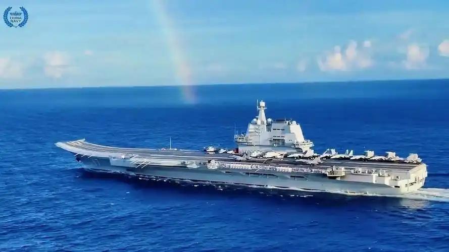 日本这次是真的上头了，舰艇配合战机抵近跟踪监视辽宁舰，这挑衅程度已经不是擦边球了