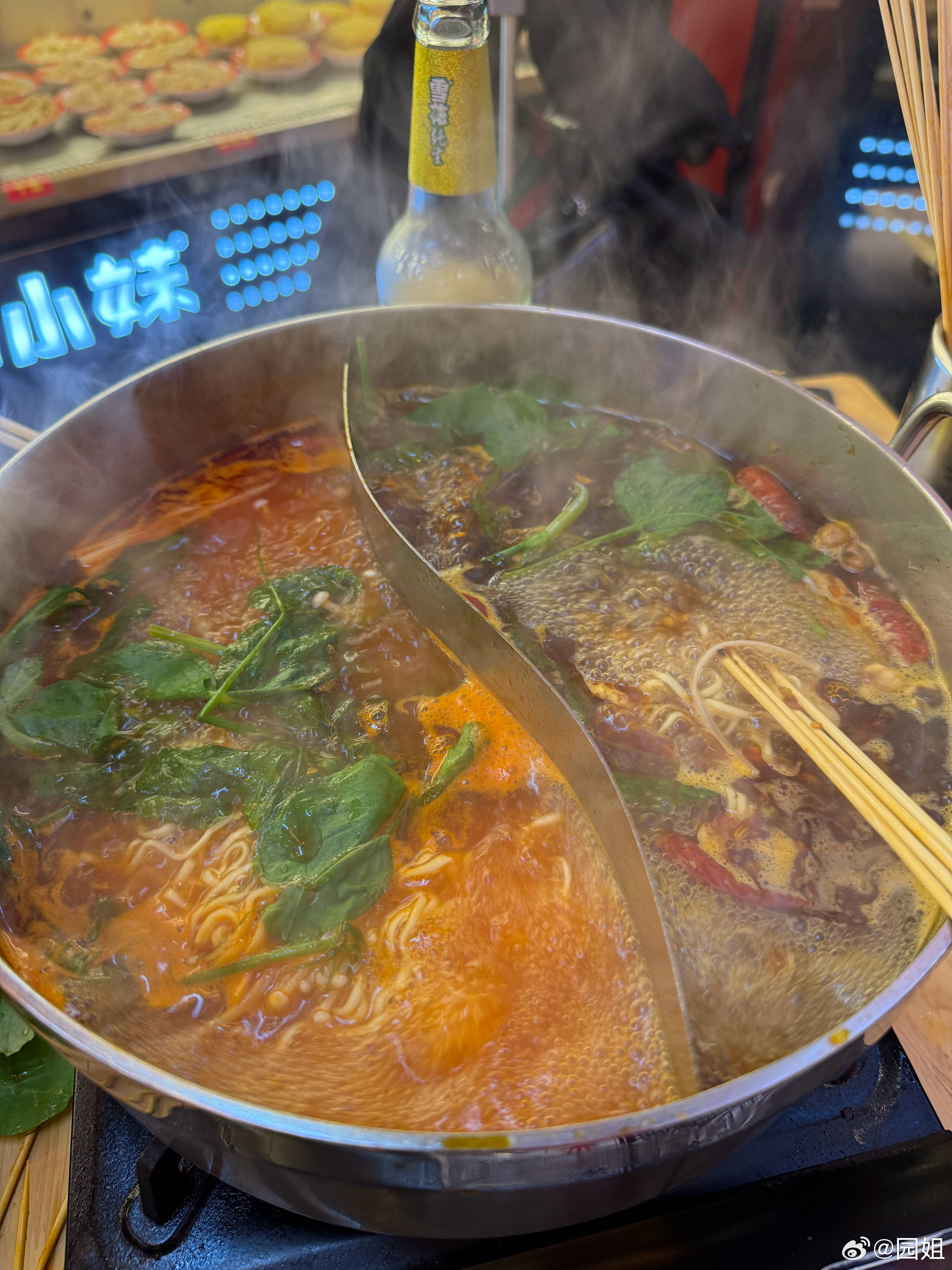 去酒店路上看到一家串串，还挺好吃[舔屏] ​​​