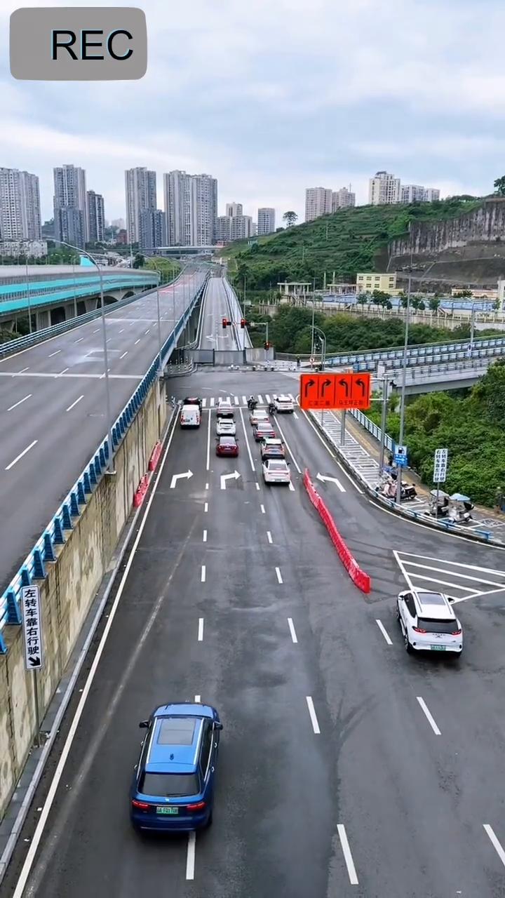大哥，蒙了吧？脑瓜子是不是嗡嗡的？