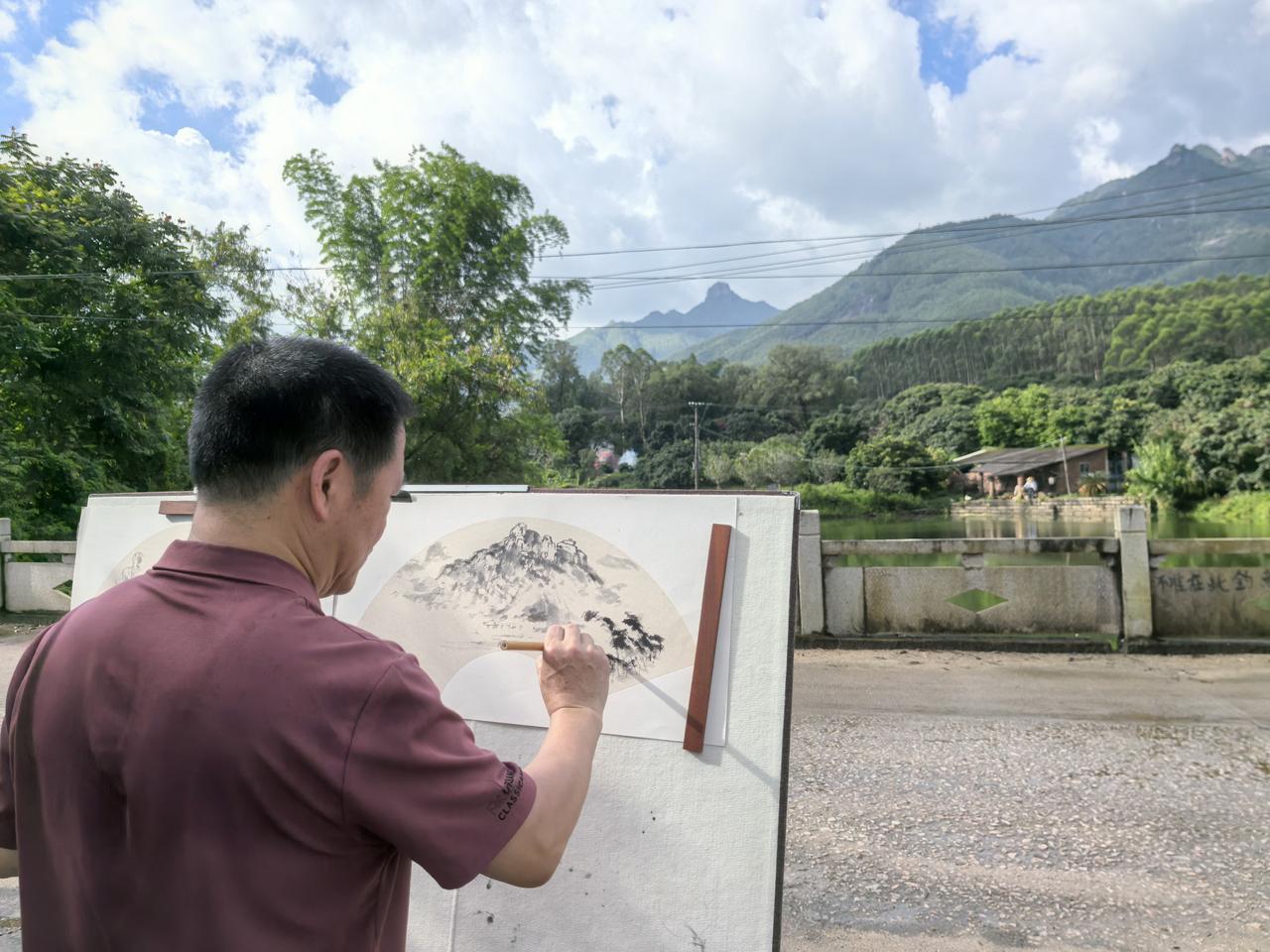 也不知这叫什么山，看到好看就停车画下来。