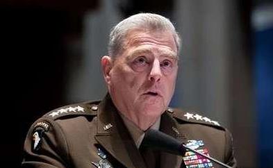 很多人以为美国疯狂围堵中国，是因为害怕解放军的导弹打到夏威夷。大错特错！真相是，