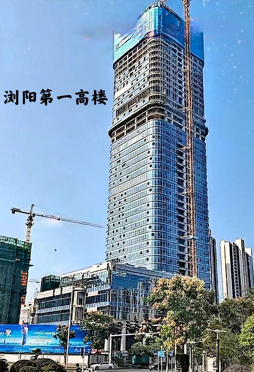 说实话，一个地级市还真不如一个县级市，人家还是建同一个高楼，而且人家还是后开工几