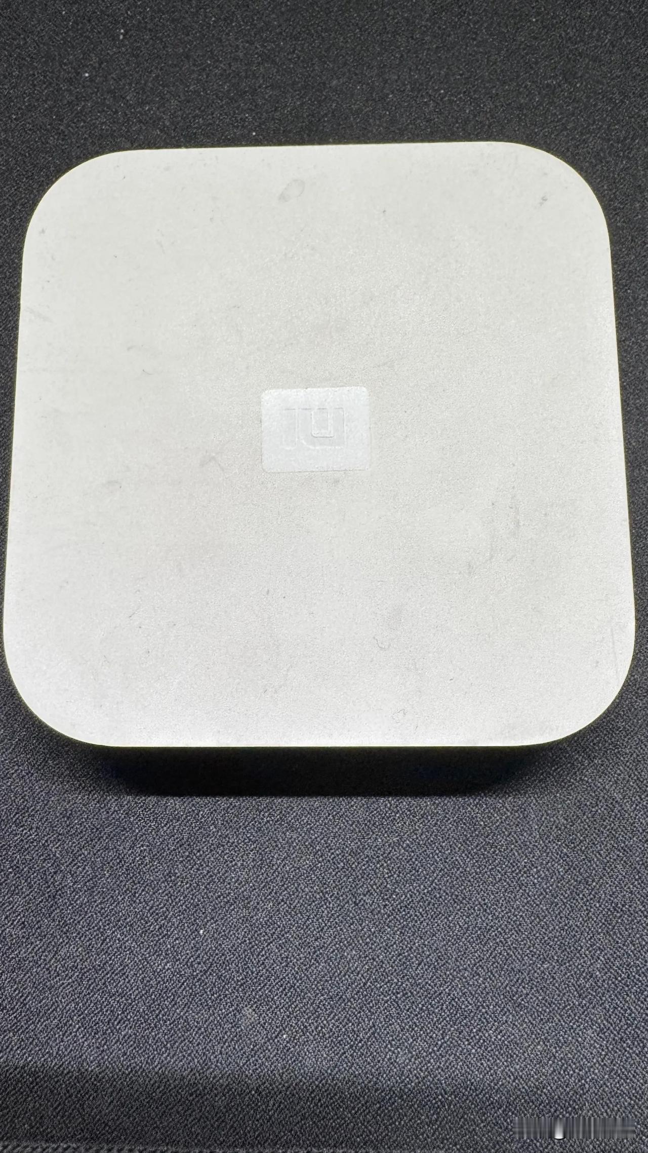 这种老的小米盒子坏了直接丢了吧，厂商设计问题，发热量高,内存 CPU 都容易坏，