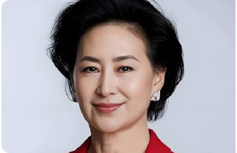 何超琼自曝家族秘闻，怪不得64岁仍未再婚生子，更狠的还在后面 ​​​