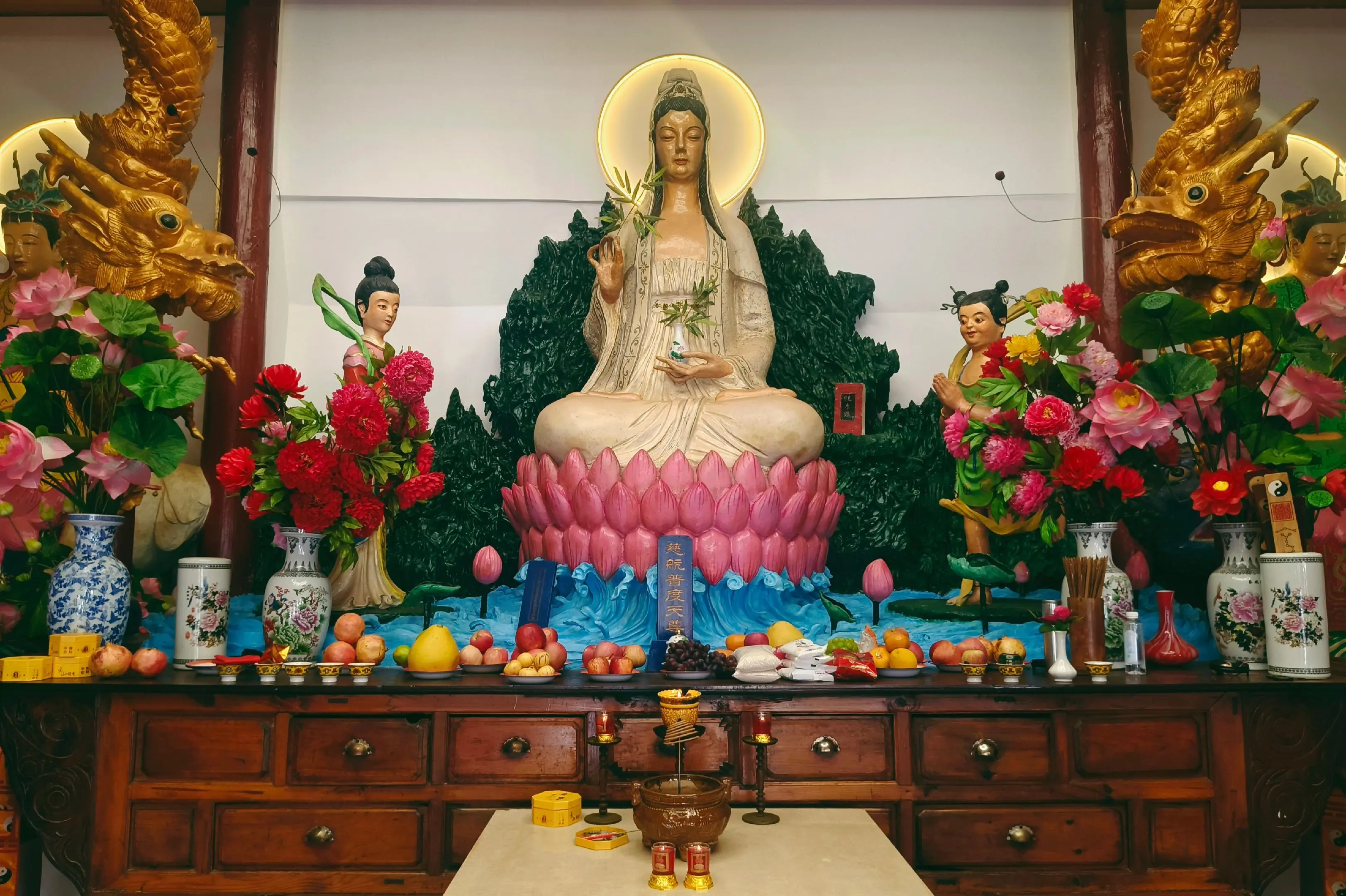 苦海常作渡，法雨润群生