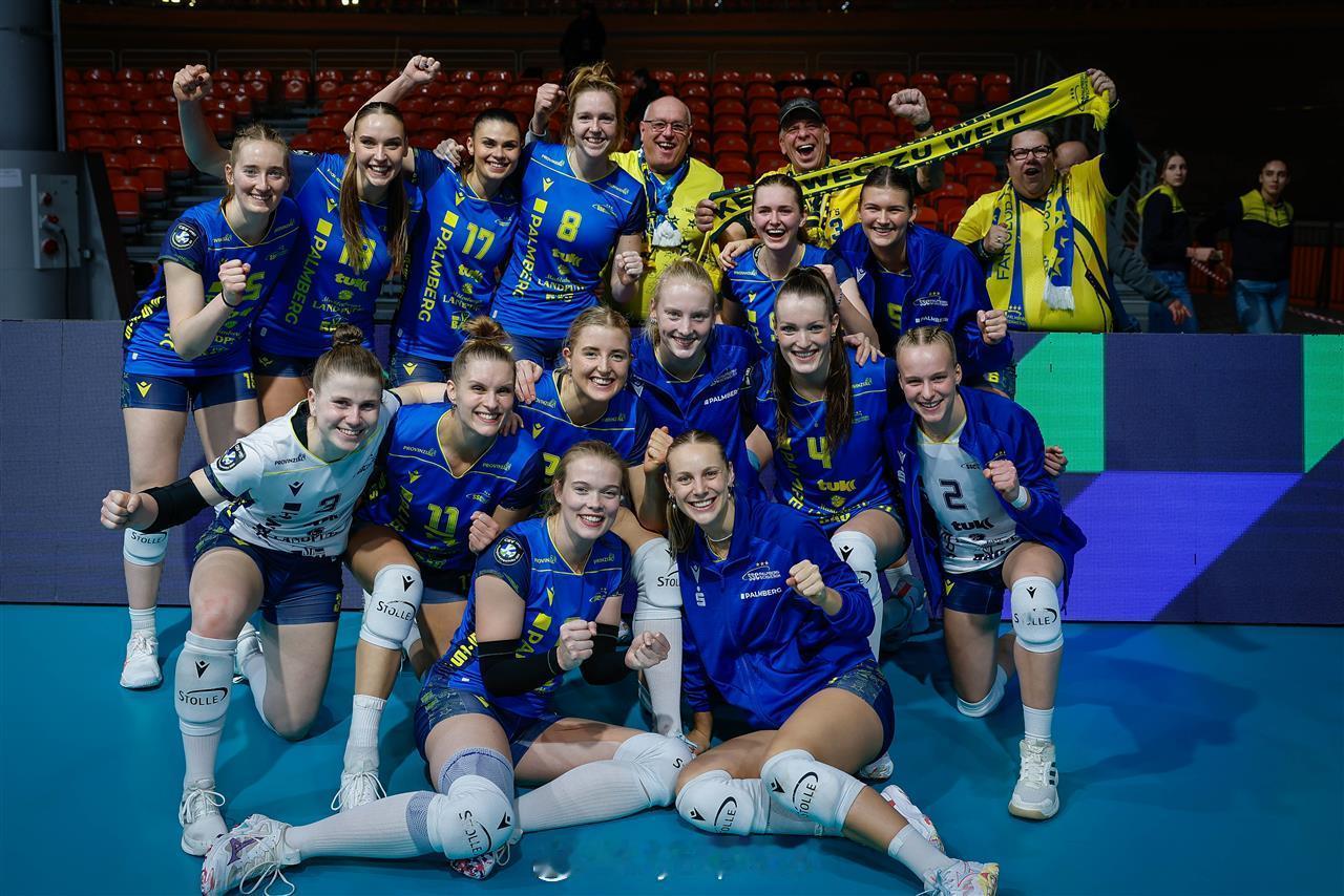 【欧冠女排什未林3-2险胜普罗夫迪夫 小格罗泽MVP】国际排坛战报速递 12月2