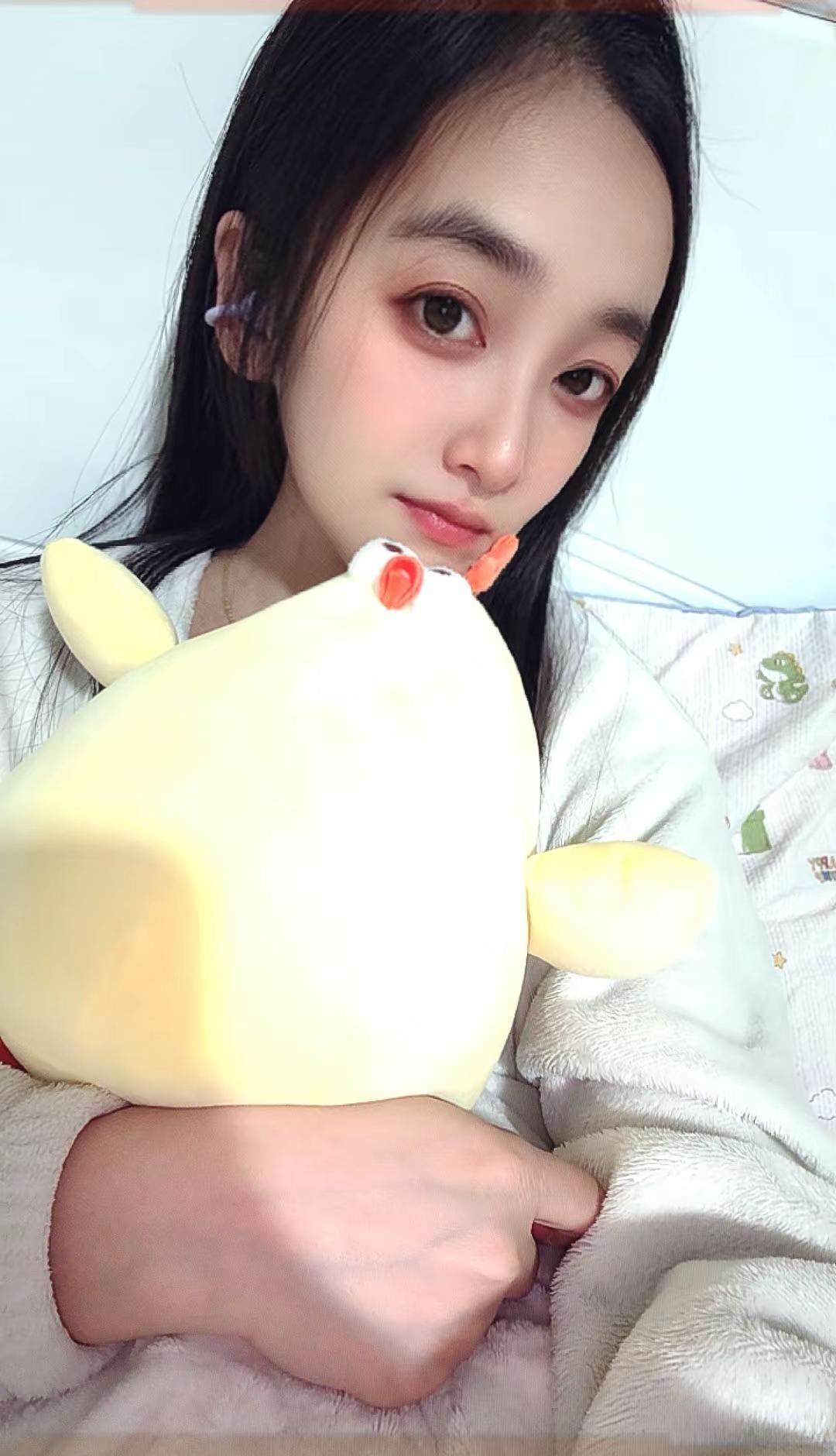 万事从心起，看淡一身轻。不必把所有人都请进圈子里，最舒服的状态：圈子干净，灵魂自