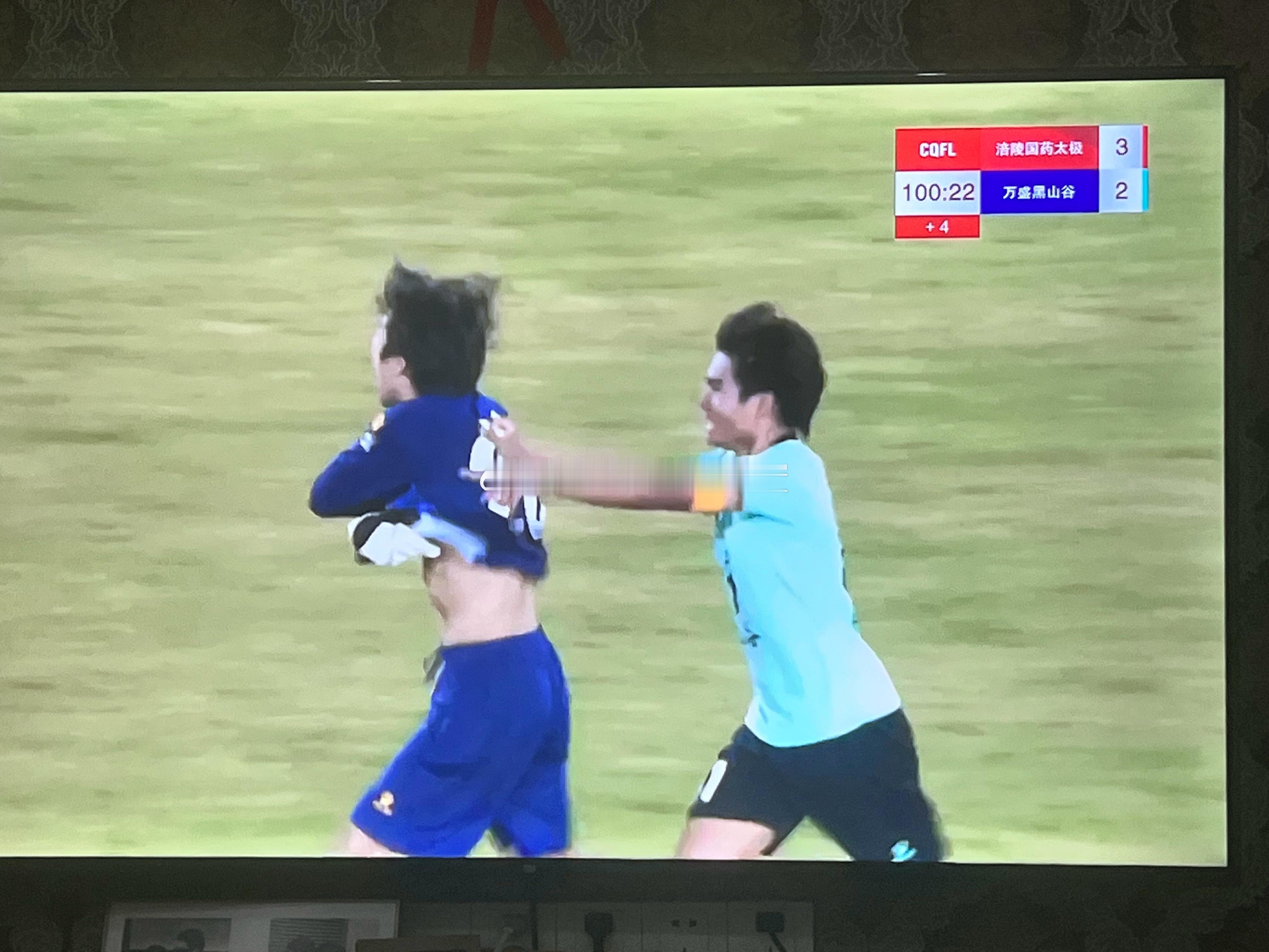 哈哈啊哈补时补到100，门将上来又来个绝平 ​​​