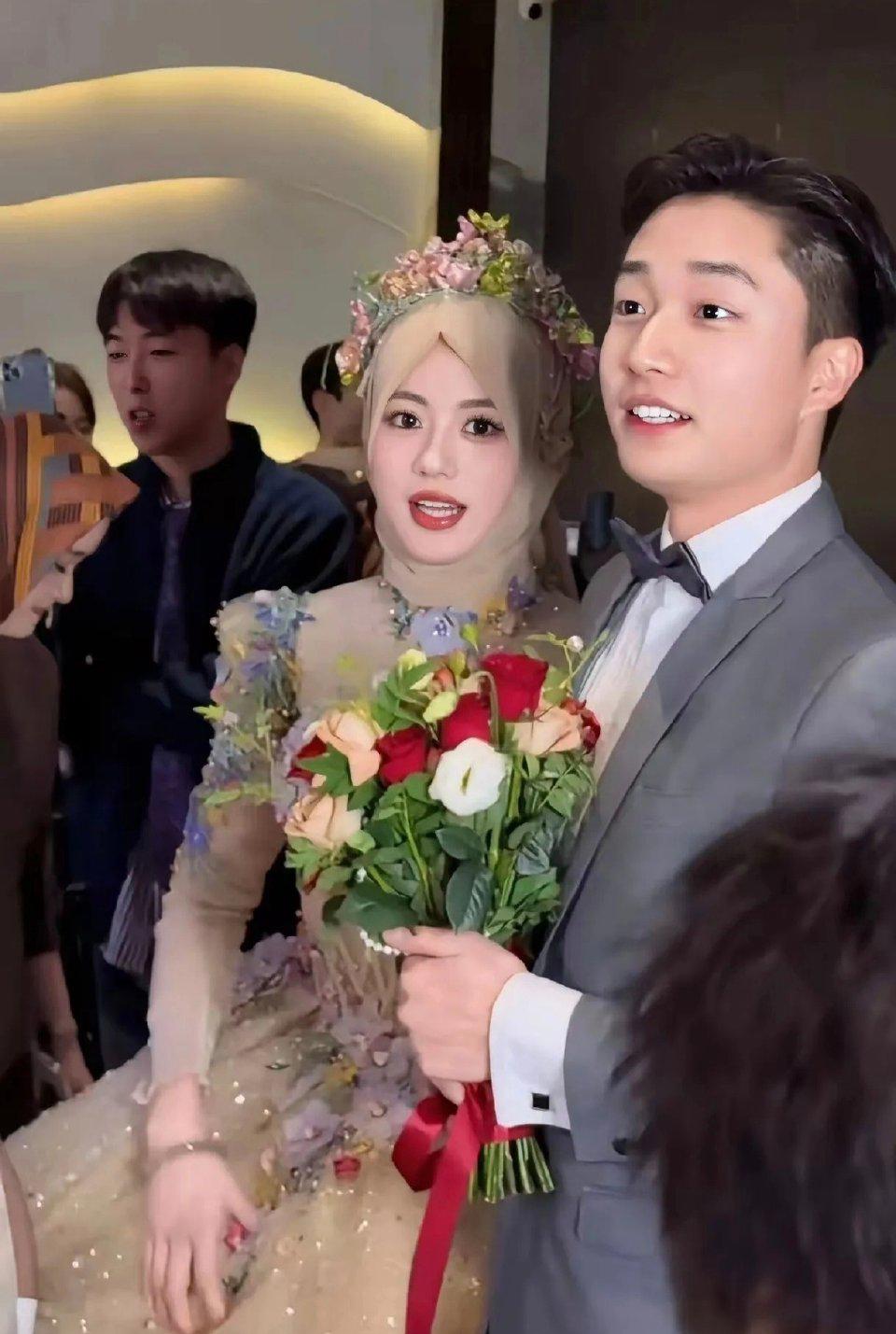 ✨ 被这场回族婚礼狠狠美到了！

第一次见到这样的回族新娘造型，真的有被惊艳到！