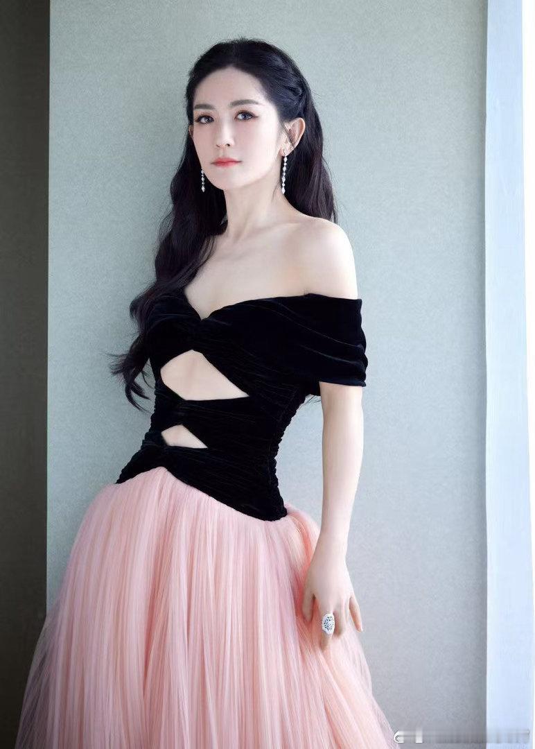 谢娜为川超德阳队打call 资格九妹谢娜助力川超，为德阳队激情打call，愿球队