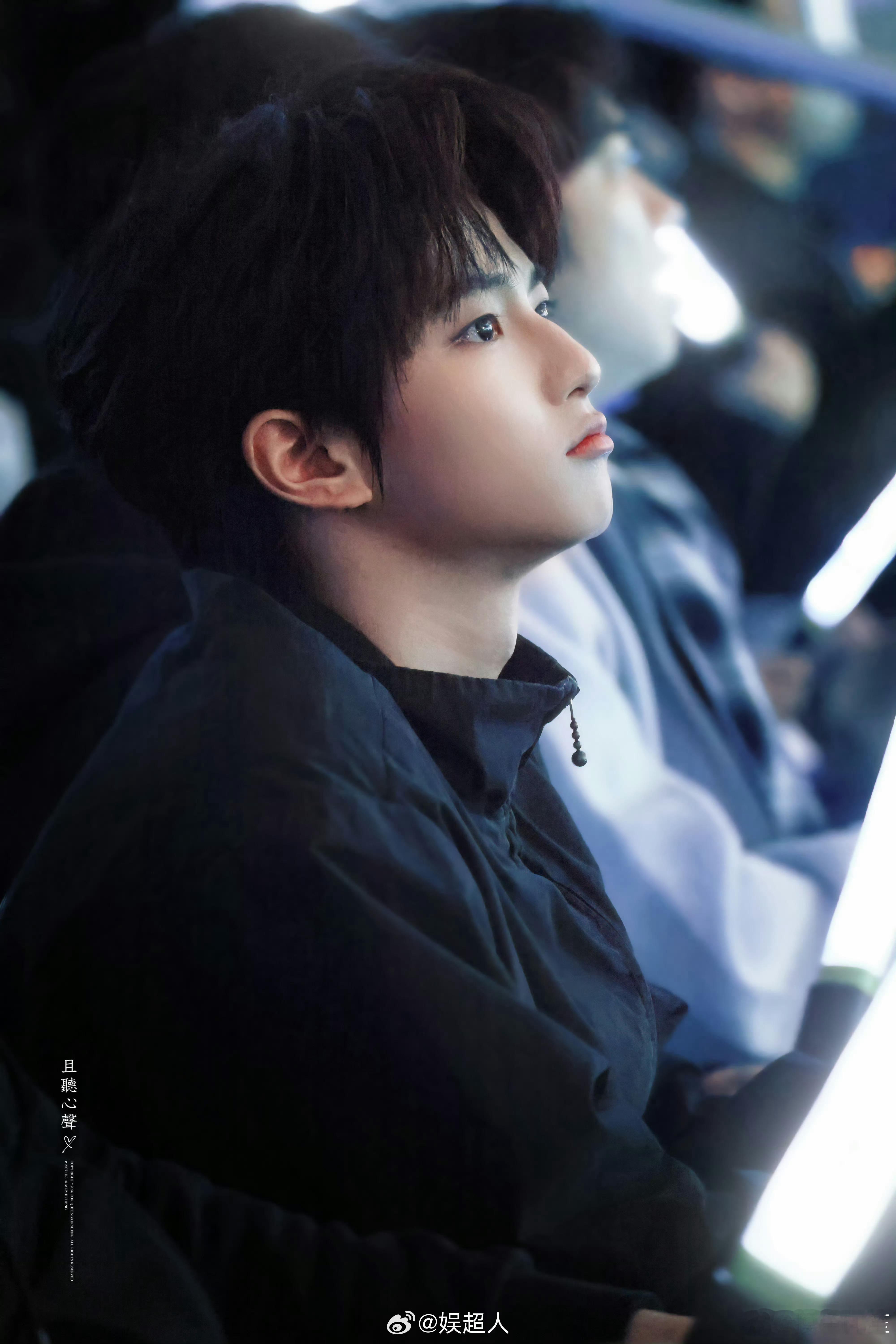 穆祉丞闪现张杰演唱会现场，和快乐家族坐在一个区域，小朋友摇头晃脑跟着唱歌也太可爱