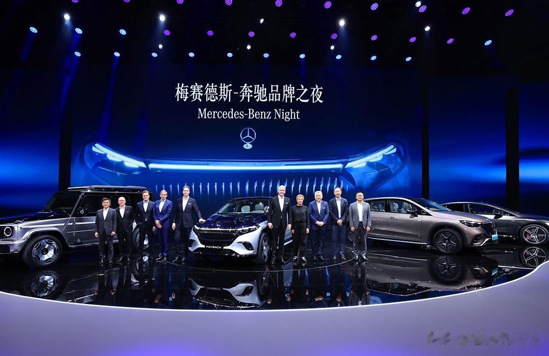 我参加过很多车企的发布会，但是重磅车型最多，消息最劲爆的，肯定还是这个在车展前举